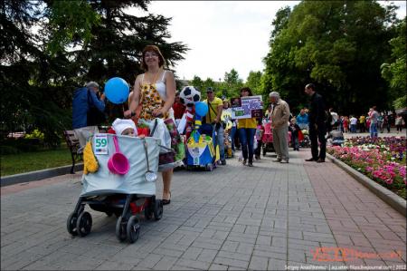 Парад детских колясок в Севастополе (41 фото)